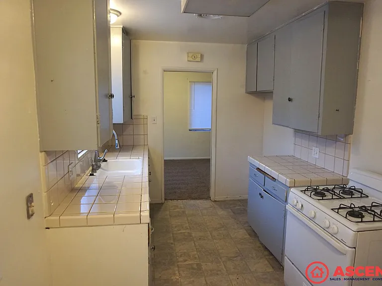 2112 Kingston Pl — Photo 5