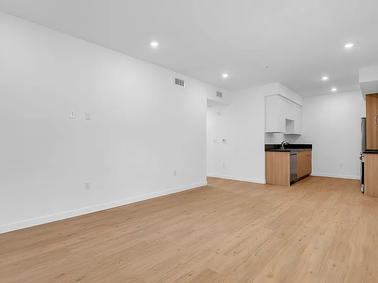 14333 Sylvan St — Photo 12