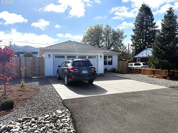 2nd image of 556 W 1st Ave