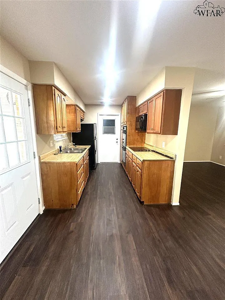 4 bed, 2.5 bath, 1428 sqft, $2,000 — Photo 4