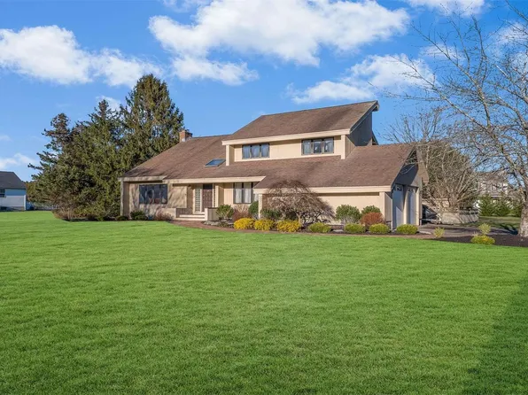 1 Sherry Court, Manorville, NY 11949