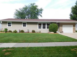 207 Schnoebelen St, Riverside, IA 52327