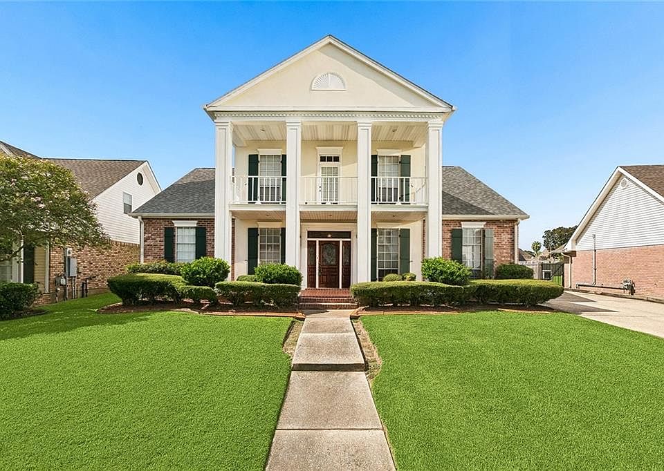 1st image of 32 Madewood Dr