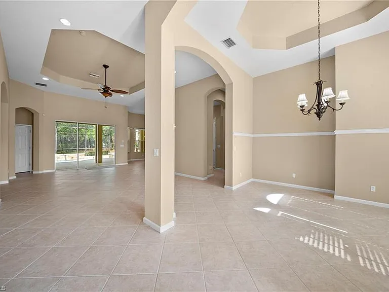 7914 Founders Cir — Photo 2