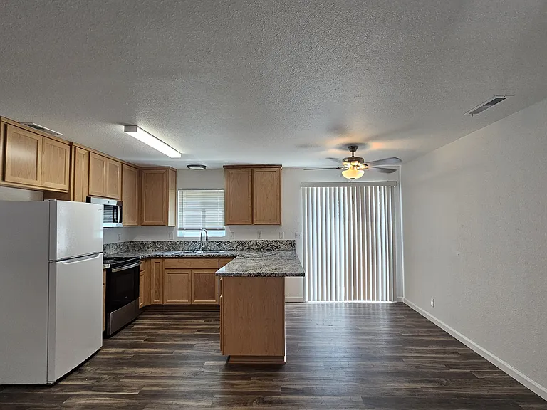835 W 4th Ave — Photo 6