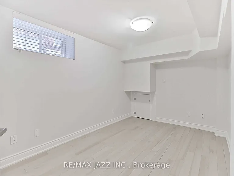 1303 Bayview Ave #103 — Photo 16
