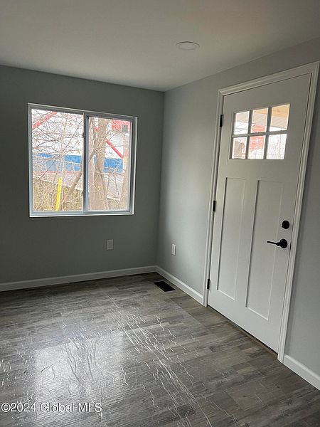 4th image of 61 Poultney Street