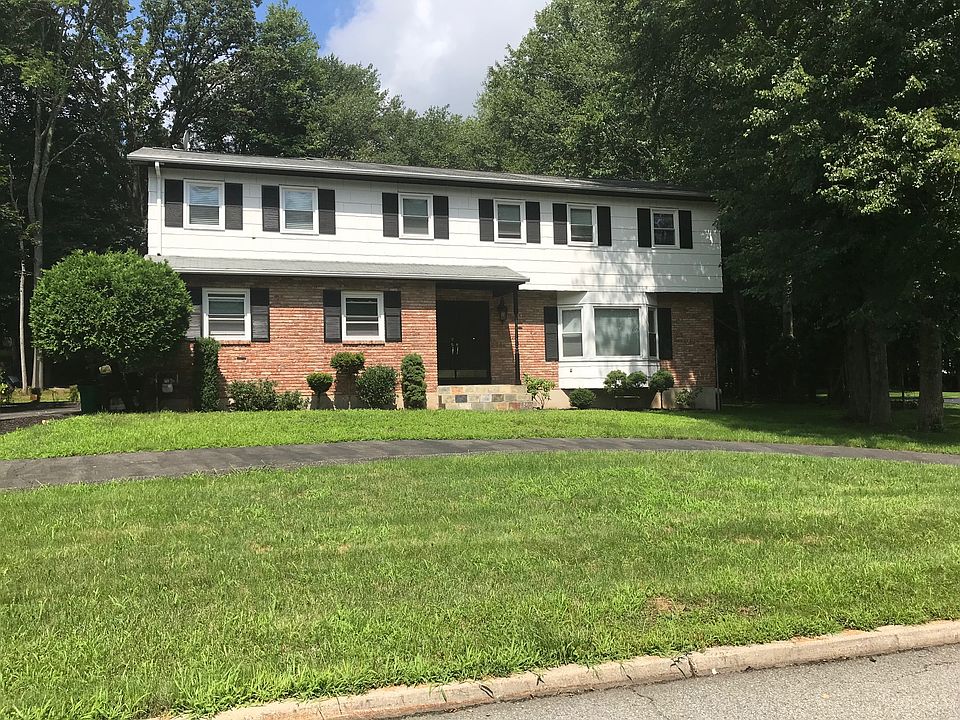 1st image of 3 Sundbury Dr