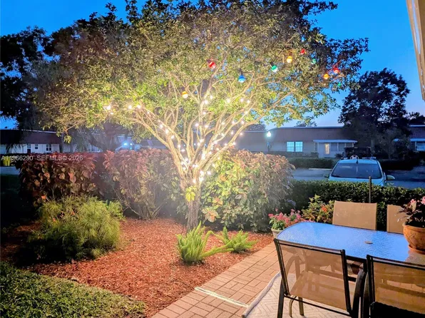 138 Amherst Ln, Lake Worth, FL 33467