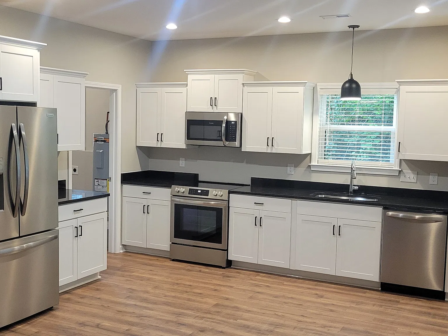 204 E Poplar St — Photo 3