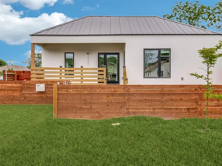 2901 Birmingham Ave — Photo 1