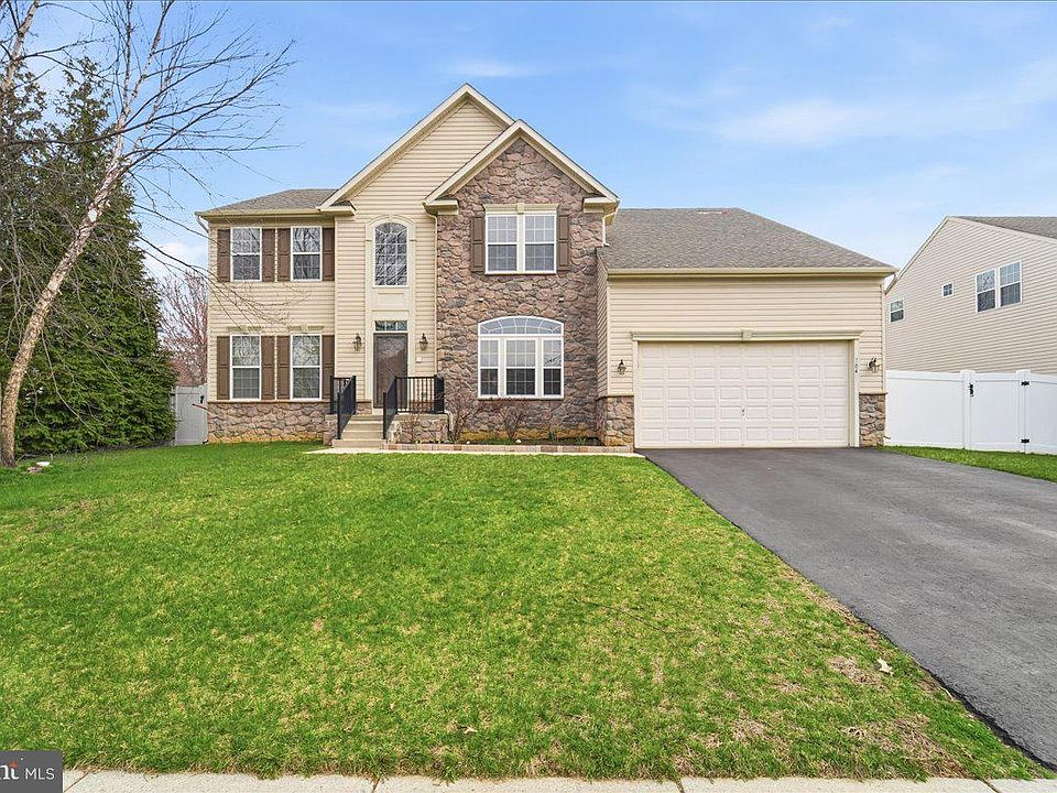 1st image of 704 Varga Cir