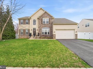 704 Varga Cir, Florence, NJ 08518