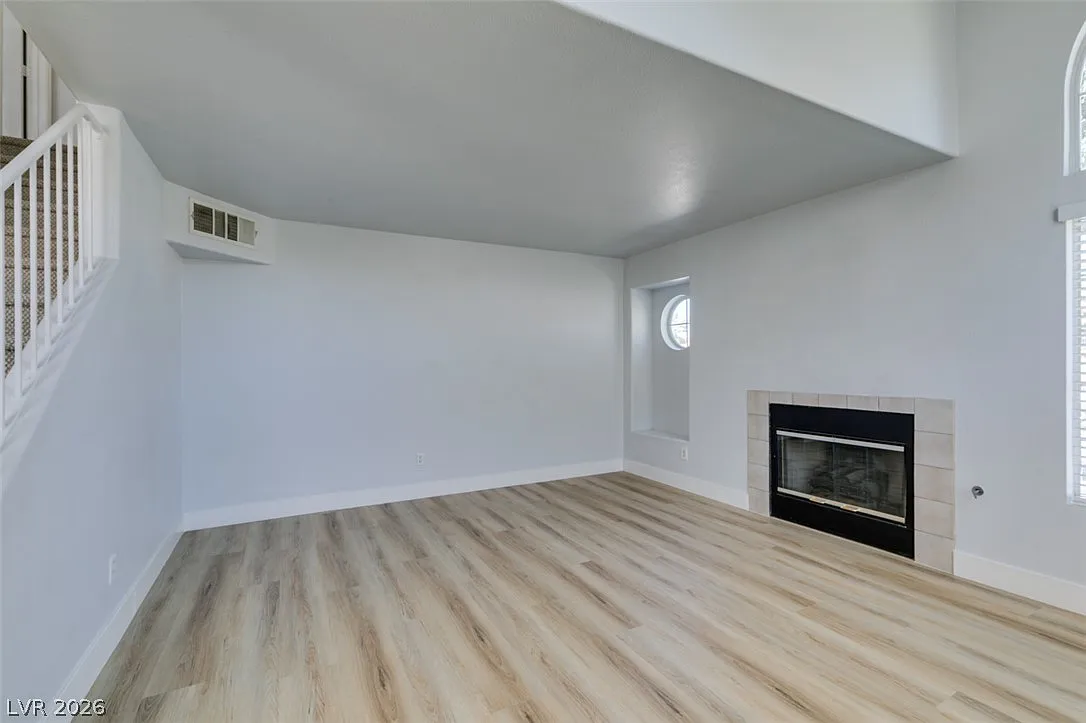 3 bed, 2.5 bath, 1297 sqft, $1,650 — Photo 4