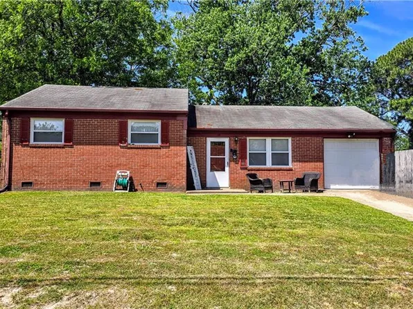 19 Plantation Dr, Hampton, VA 23669