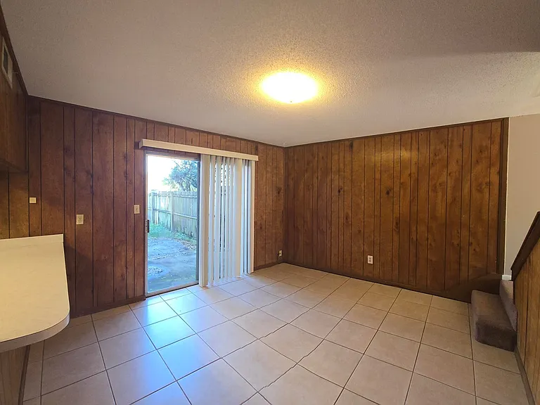 106 Valencia Dr — Photo 12