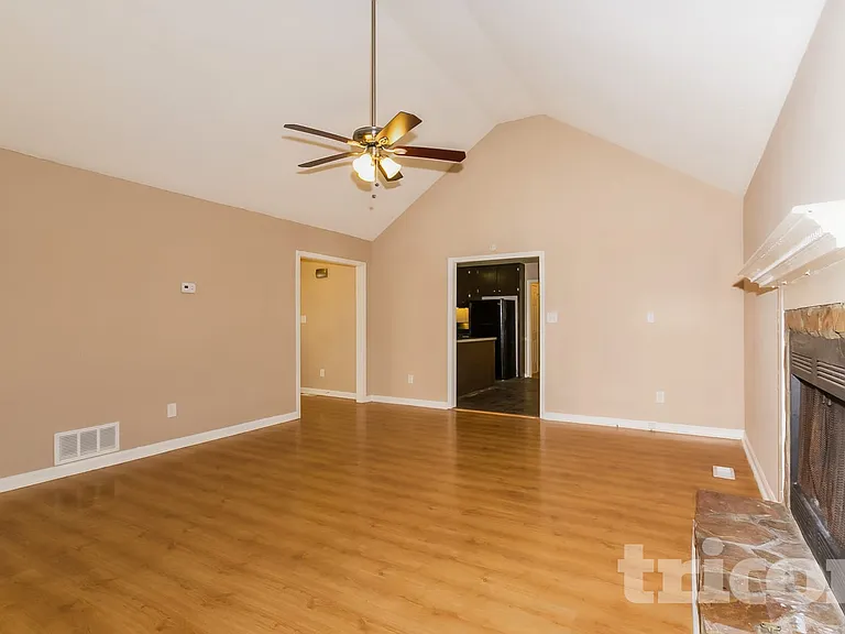2965 Windcrest Dr — Photo 3