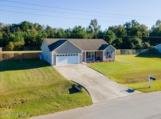 105 Farmgate Dr, Richlands, NC 28574