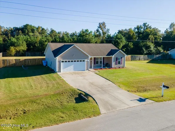 105 Farmgate Drive, Richlands, NC 28574