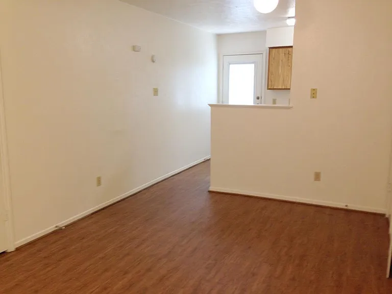 1102 Welsh Ave #C — Photo 3