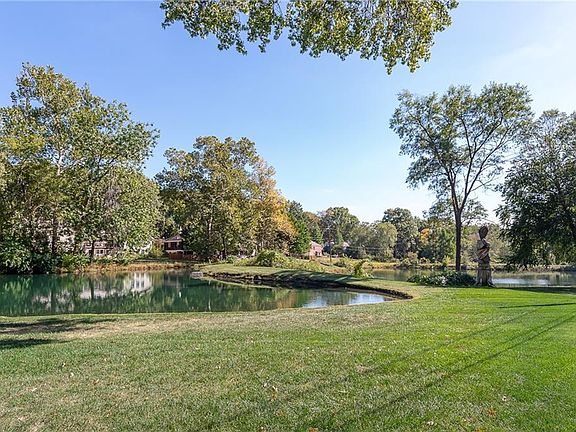 4th image of 9645 Manor Rd