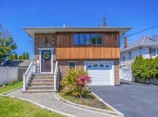 30 Devine Ave, Syosset, NY 11791