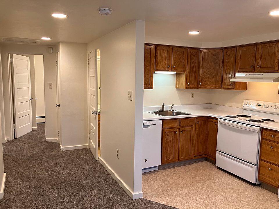 Kitchen, hallway looking to bath/bedroom