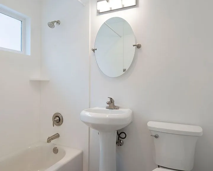 Aztec Pacific Apartments — Photo 57