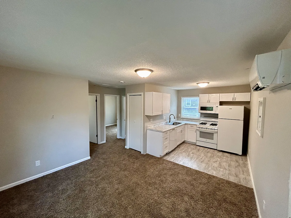 Building Photo - 8160 Oak Dr