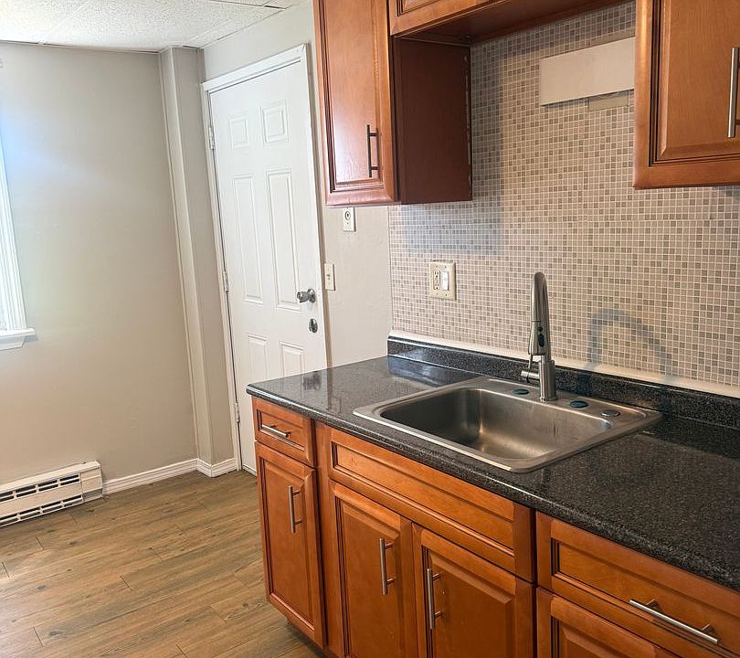 1st image of 24 Wedgewood Dr #M