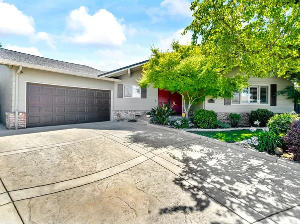 1146 Lakewood Dr, Lodi, CA 95240