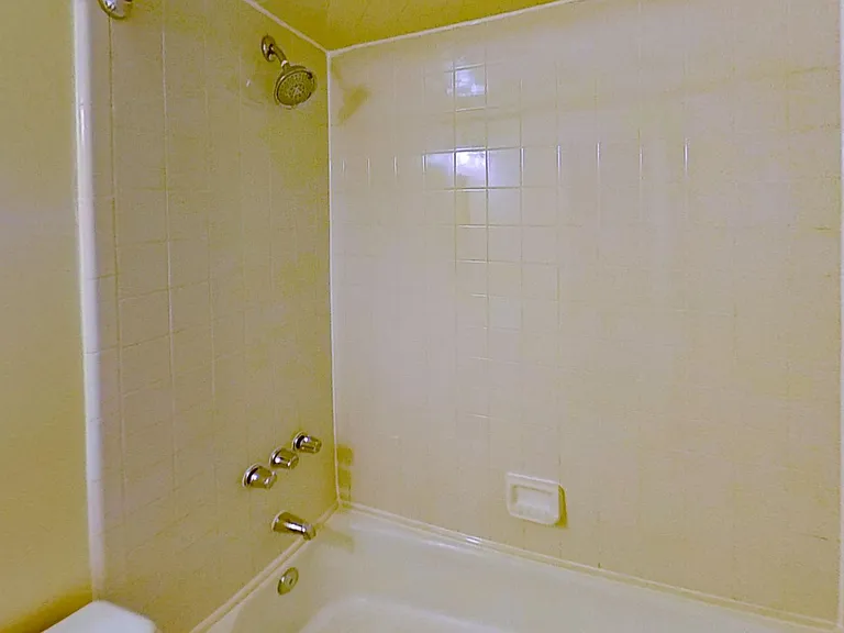 211 Washington St — Photo 3