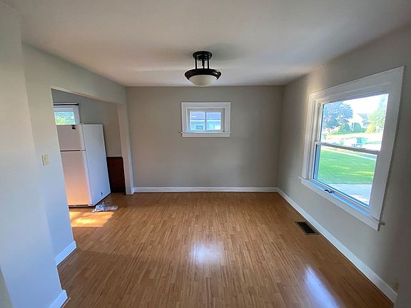 4th image of 1635 Woodrow Ave