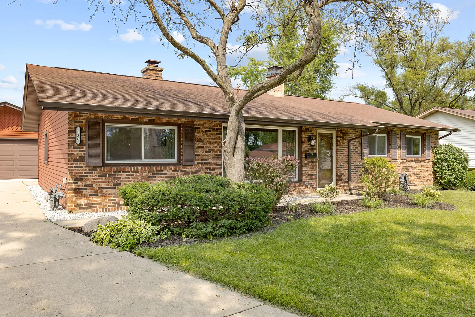 580 Frederick Ln photo 1