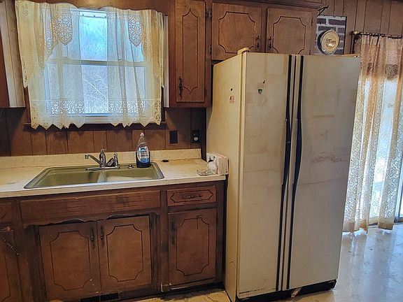 5th image of 1150 Claylick Rd