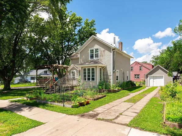 404 E Gillette STREET E E, Viroqua, WI 54665