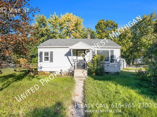 182 Vine St NW, Sparta, MI 49345