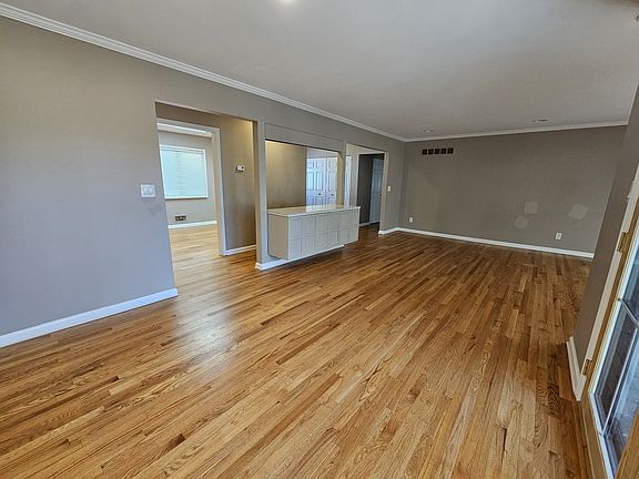 3rd image of 4927 Faircourt Dr