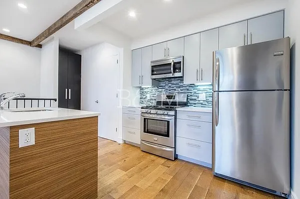 Rented by Brick&Mortar | media 16