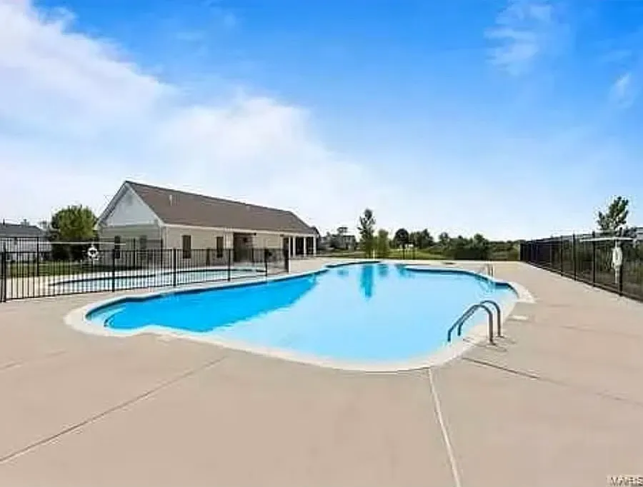 704 Harbor Woods Drive — Photo 3