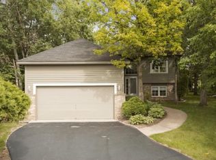 2220 Wyndemere Ln, Eagan, MN 55122