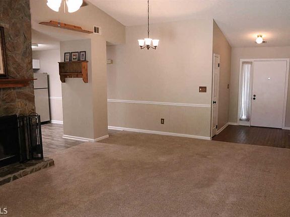 3rd image of 243 Somerset Dr