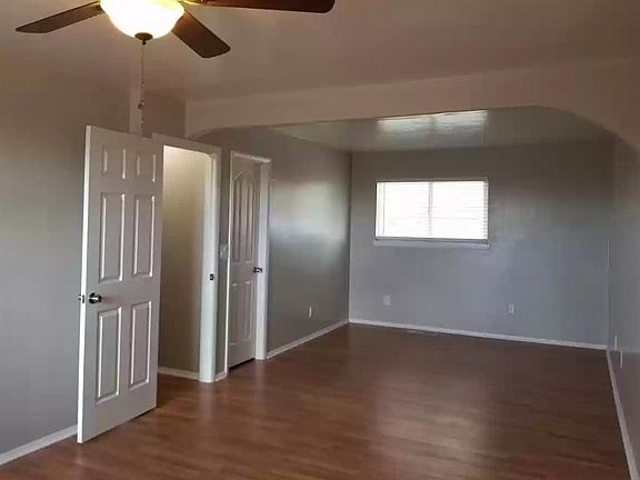 4th image of 1410 S Grandview Dr