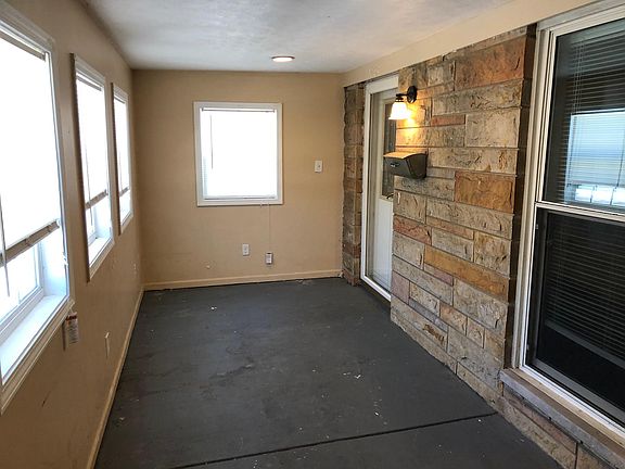2nd image of 3123 N Roseway Dr