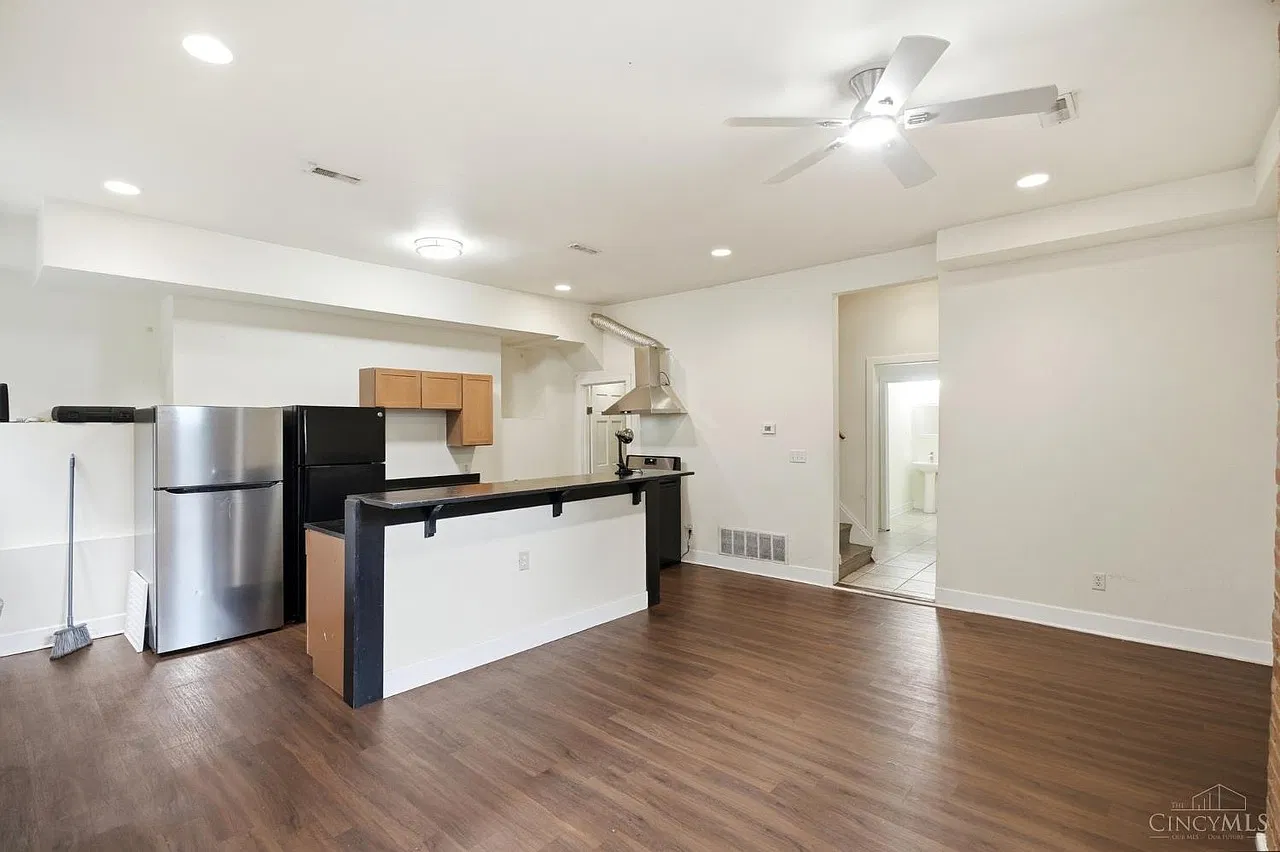 5 bed, 2.5 bath, 2340 sqft, $2,650 — Photo 4