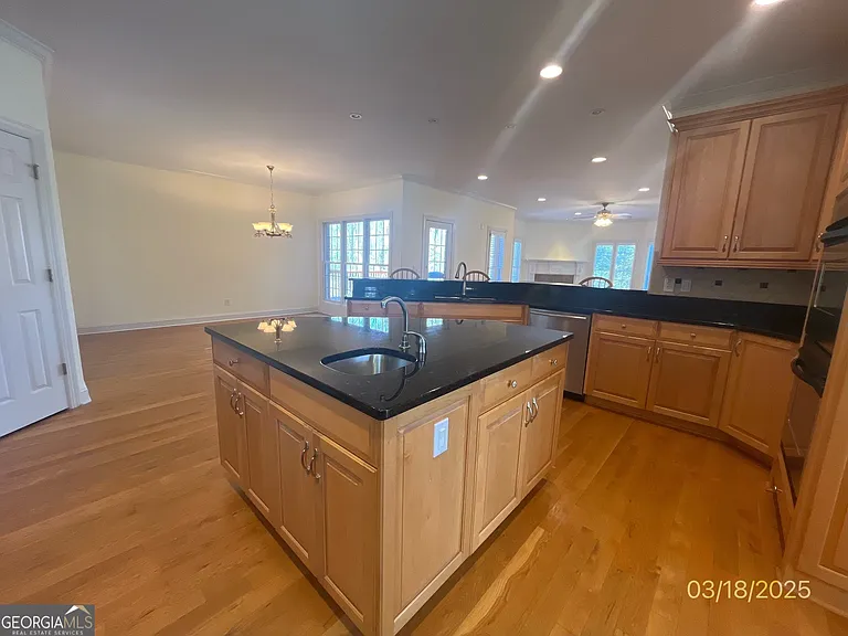 612 Banbury Ct — Photo 6
