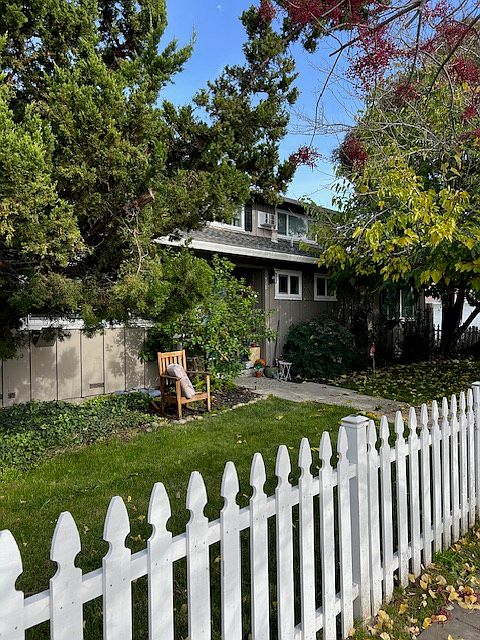 1st image of 661 Chemeketa Dr #B