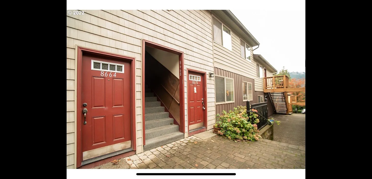8664 North Willamette Boulevard — Photo 2