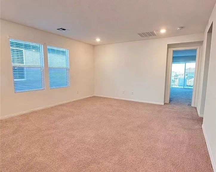 8038 Minavalle Ave — Photo 15