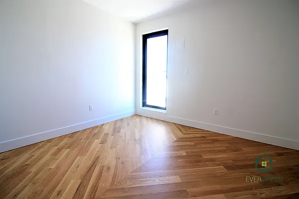 Rented by Evergreen Apartments BK | media 40